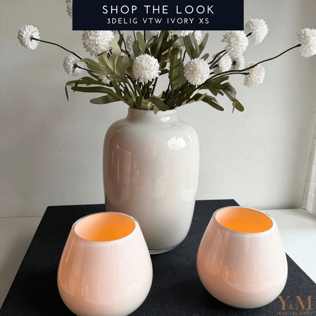Speciaal voor de stijl liefhebber. Het is écht een set welke je niet zomaar bij iedereen thuis zal vinden. Deze Vase The World Artic vaas & Tasman windlicht set is gemaakt van de serie Ivory.