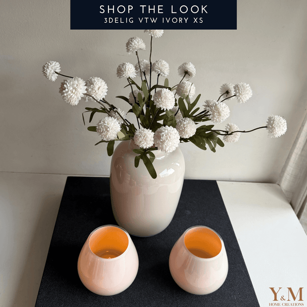 Speciaal voor de stijl liefhebber. Het is écht een set welke je niet zomaar bij iedereen thuis zal vinden. Deze Vase The World Artic vaas & Tasman windlicht set is gemaakt van de serie Ivory.
