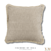 Luxe Linnenlook Sierkussen Beige | Licht Taupe (Cushion MAEVE). Ontdek de stijlvolle charme van onze luxe linnenlook sierkussens van het exclusieve merk Colmore by Diga.  Shop by Y&M Home Creations
