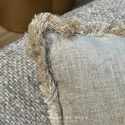 Luxe Linnenlook Sierkussen Beige | Licht Taupe (Cushion MAEVE). Ontdek de stijlvolle charme van onze luxe linnenlook sierkussens van het exclusieve merk Colmore by Diga.  Shop by Y&M Home Creations