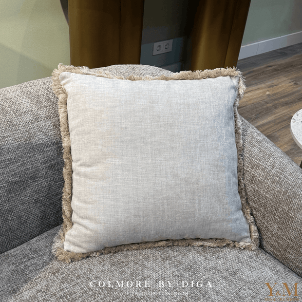 Luxe Linnenlook Sierkussen Cream | Sand (Cushion MAEVE). Ontdek de stijlvolle charme van onze luxe linnenlook sierkussens van het exclusieve merk Colmore by Diga.  Shop by Y&M Home Creations
