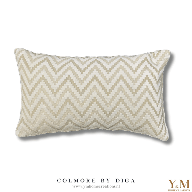 Luxe Design Sierkussen Warm Wit | Beige Wave van Colmore by Diga | Voor DE Interieurliefhebber. Stijlvol, zacht en perfect voor o.a. een chique interieur. Shop nu online by Y&M Home Creations