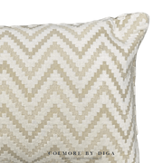 Luxe Design Sierkussen Warm Wit | Beige Wave van Colmore by Diga | Voor DE Interieurliefhebber. Stijlvol, zacht en perfect voor o.a. een chique interieur. Shop nu online by Y&M Home Creations