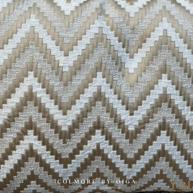 Luxe Design Sierkussen Warm Wit | Beige Wave van Colmore by Diga | Voor DE Interieurliefhebber. Stijlvol, zacht en perfect voor o.a. een chique interieur. Shop nu online by Y&M Home Creations