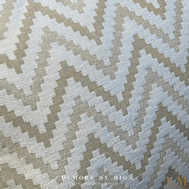 Luxe Design Sierkussen Warm Wit | Beige Wave van Colmore by Diga | Voor DE Interieurliefhebber. Stijlvol, zacht en perfect voor o.a. een chique interieur. Shop nu online by Y&M Home Creations