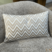Luxe Design Sierkussen Warm Wit | Beige Wave van Colmore by Diga | Voor DE Interieurliefhebber. Stijlvol, zacht en perfect voor o.a. een chique interieur. Shop nu online by Y&M Home Creations