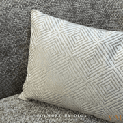 Luxe Design Sierkussen Warm Wit gestreept Design van Colmore by Diga | Voor DE Interieurliefhebber. Stijlvol, zacht en perfect voor o.a. een chique interieur. Shop nu online by Y&M Home Creations
