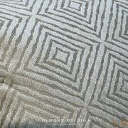 Luxe Design Sierkussen Warm Wit gestreept Design van Colmore by Diga | Voor DE Interieurliefhebber. Stijlvol, zacht en perfect voor o.a. een chique interieur. Shop nu online by Y&M Home Creations