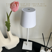 Countryfield Wit Design Tafellamp Alana, hoogwaardige kwaliteit, oplaadbaar d.m.v. een USB, dimbaar, 3 kleur intensiviteit & draadloos. “Een betaalbare 'chique' lamp!” Zoals in een vakkenkast, op een dressoir. Mooie leeslamp, bureaulamp, nachtlamp. 