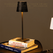 Countryfield Zwart Design Tafellamp Alana, hoogwaardige kwaliteit, oplaadbaar d.m.v. een USB, dimbaar, 3 kleur intensiviteit & draadloos. “Een betaalbare 'chique' lamp!” Zoals in een vakkenkast, op een dressoir. Mooie leeslamp, bureaulamp, nachtlamp. 