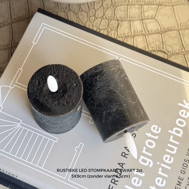 Countryfield Rustieke LED Stompkaars Zwart | Black 5x9cm. Geen walm en geen druipend kaarsvet meer. Gemaakt van wax. Lijkt & voelt net echt