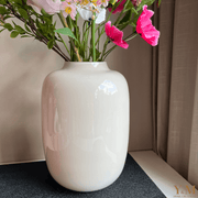 Artic Pastel Vaas Ivoor - Vase The World - Shop bij Y&M  Deze unieke Pastel Vaas Ivoor  Crème van het unieke merk Vase The World  is een mooi, luxe & exclusief item in elk interieur.