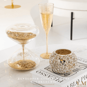 Decoratie Zandloper Goud Glitters. Eyecatcher in huis. TREND VAN NU. Mooi op plateau, op een stapel design boeken of los in een vakkenkast. 
