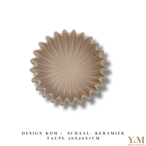 Taupe | Bruin Wave schaal, keramiek.  Prachtige waaier schaal | Kom. Vorm van een koffiefilter. Mooi als decoratie of voor praktisch gebruik: deze plissékom past altijd en in elk interieur!