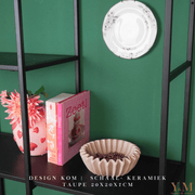 Taupe | Bruin Wave schaal, keramiek.  Prachtige waaier schaal | Kom. Vorm van een koffiefilter. Mooi als decoratie of voor praktisch gebruik: deze plissékom past altijd en in elk interieur!