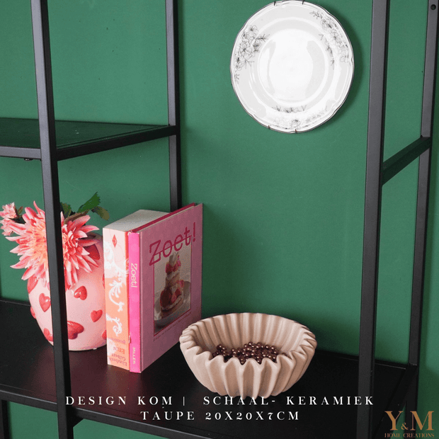 Taupe | Bruin Wave schaal, keramiek.  Prachtige waaier schaal | Kom. Vorm van een koffiefilter. Mooi als decoratie of voor praktisch gebruik: deze plissékom past altijd en in elk interieur!