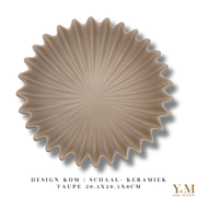 Taupe | Bruin Wave schaal, keramiek.  Prachtige waaier schaal | Kom. Vorm van een koffiefilter. Mooi als decoratie of voor praktisch gebruik: deze plissékom past altijd en in elk interieur!