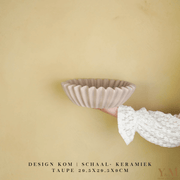 Taupe | Bruin Wave schaal, keramiek.  Prachtige waaier schaal | Kom. Vorm van een koffiefilter. Mooi als decoratie of voor praktisch gebruik: deze plissékom past altijd en in elk interieur!