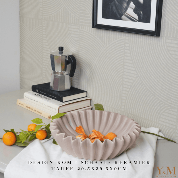 Taupe | Bruin Wave schaal, keramiek.  Prachtige waaier schaal | Kom. Vorm van een koffiefilter. Mooi als decoratie of voor praktisch gebruik: deze plissékom past altijd en in elk interieur!