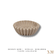 Taupe | Bruin Wave schaal, keramiek.  Prachtige waaier schaal | Kom. Vorm van een koffiefilter. Mooi als decoratie of voor praktisch gebruik: deze plissékom past altijd en in elk interieur!