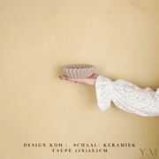 Taupe | Bruin Wave schaal, keramiek.  Prachtige waaier schaal | Kom. Vorm van een koffiefilter. Mooi als decoratie of voor praktisch gebruik: deze plissékom past altijd en in elk interieur!