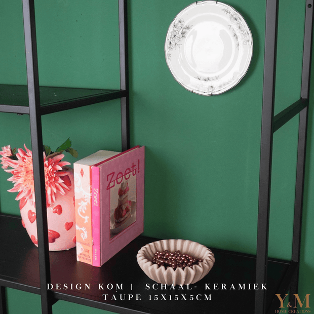 Taupe | Bruin Wave schaal, keramiek.  Prachtige waaier schaal | Kom. Vorm van een koffiefilter. Mooi als decoratie of voor praktisch gebruik: deze plissékom past altijd en in elk interieur!