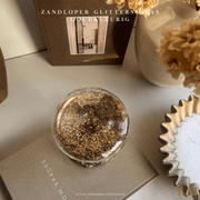 Decoratie Zandloper Goud Glitters. Eyecatcher in huis. TREND VAN NU. Mooi op plateau, op een stapel design boeken of los in een vakkenkast. 