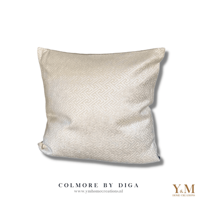Ivoor Design Graphic 50x50 Luxe Sierkussens Mooie luxe sierkussens van het mooie merk Colmore by Diga, die heel goed passen op jouw bank / sofa maar ook op bed. “Style je (lounge) bank, bed helemaal af met onze prachtige luxe kussens!”