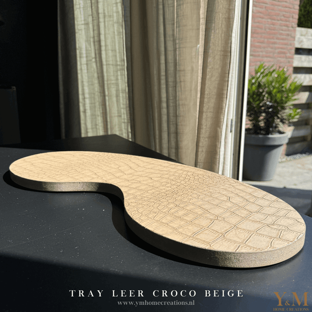 Luxe, Exclusief Kidney Tray Croco Leer Beige | Taupe 60cm. Stijl jouw luxe, trendy woonaccessoires af op een uniek dienblad | tray en steel de show in jouw interieur.