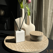 Luxe, Exclusief Crco Leer Tray beige | taupe 40cm rond. Stijl jouw luxe, trendy woonaccessoires af op een uniek dienblad | tray bij Y&M Home Creations