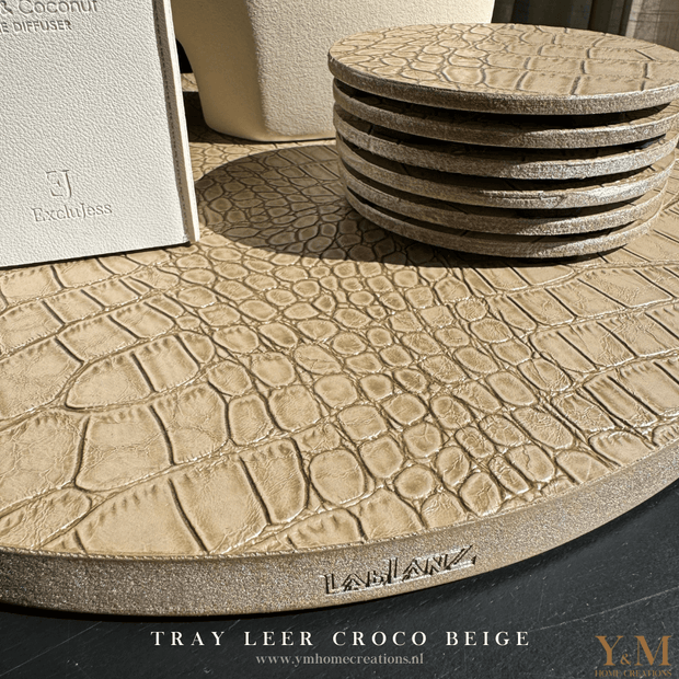 Luxe, Exclusief Crco Leer Tray beige | taupe 40cm rond. Stijl jouw luxe, trendy woonaccessoires af op een uniek dienblad | tray bij Y&M Home Creations