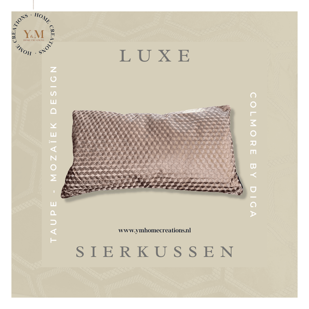 Design Taupe Mozaïek CO  60x35 Luxe Sierkussens Mooie luxe sierkussens van het mooie merk Colmore by Diga, die heel goed passen op jouw bank / sofa maar ook op bed. “Style je (lounge) bank, bed helemaal af met onze prachtige luxe kussens!”