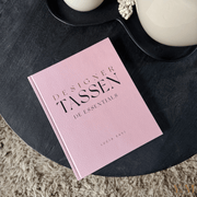Ontdek het luxe tafelboek Designer tassen – De Essentials bij Interieurliefhebber. Stijlvol, inspirerend en perfect voor een chique salontafel.