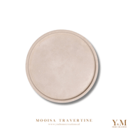 Luxe travertine tray rond 30cm van MOOISA zijn een prachtige toevoeging aan jouw interieur. Supermooi, elegant, stoer & luxe. Dienblad gemaakt uit mooi natuurlijk massief beige, crème travertijn. 