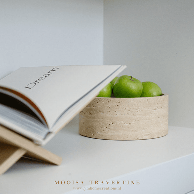 Luxe travertine fruitschaal | bak rond 24x10cm van MOOISA zijn een prachtige toevoeging aan jouw interieur. Supermooi, elegant, stoer & luxe. Dienblad gemaakt uit mooi natuurlijk massief beige, crème travertijn. 