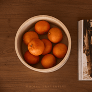 Luxe travertine fruitschaal | bak rond 24x10cm van MOOISA zijn een prachtige toevoeging aan jouw interieur. Supermooi, elegant, stoer & luxe. Dienblad gemaakt uit mooi natuurlijk massief beige, crème travertijn. 