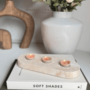 MOOISA Travertine Waxinelichthouder 3 Stuks op 1 Plateau. Prachtige toevoeging aan jouw interieur. Supermooi, elegant, stoer & luxe Kandelaar, gemaakt uit mooi natuurlijk massief beige, crème travertijn. TREND VAN NU