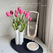 Hoog kwaliteit kunst Zijden Real Touch Tulpen 7st. 43cm, Fuchsia Roze. Maak jouw vaas compleet met mooie Real Touch Tulpen (Tulips). Zijden | Kunst bloemen. Shop bij Y&M Home Creations