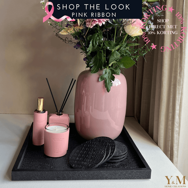 Y&M Shop The Look - PINK RIBBON – Shop met 10% KORTING - Luxe Croco Zwart Tray, Pink Leather Peony Porcelain EJ  Geurkaars, Geurstokjes, Roomspray, Vase The World Vaas Pastel Pink en Luxe Croco leer onderzetters