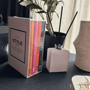 Tafelboeken - Mooie box met vier Little Books - Louis Vuitton, Yves Saint Laurent, Chanel by Lagerfeld en Hermès. Je vindt hierin het verhaal en de foto’s van de modehuizen. Voor alle fashionliefhebbers.