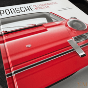Ontdek het luxe tafelboek Porsche – De Legendarische Modellen (NL) bij Interieurliefhebber. Vol iconische auto’s, fotografie en tijdloos design.