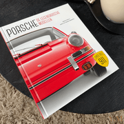 Ontdek het luxe tafelboek Porsche – De Legendarische Modellen (NL) bij Interieurliefhebber. Vol iconische auto’s, fotografie en tijdloos design.