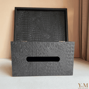 Exclusieve, Luxe Zwart Leren Croco Print Tissuebox Uniek & strakke doos in al zijn eenvoud en superhandig in gebruik en echt geschikt om ook bij jouw prachtige accessoires te stijlen .