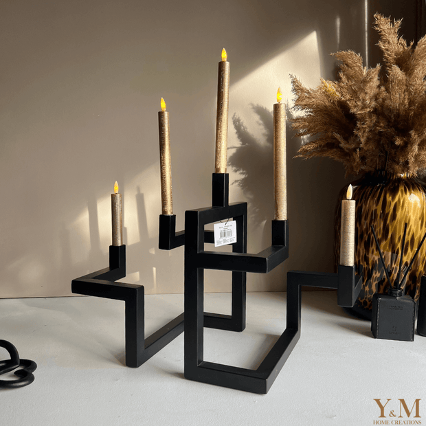 Vase The World Grote Design Metalen Kandelaar Zwart - Stijlvol, Chique en ook stoer!  Shop bij Y&M Home Creations
