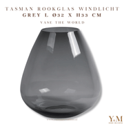 Vase The World Rookglas Windlicht Tasman Grey L (Oude XL) doorsnede 32cm, 33cm Hoog. Koop direct jouw favoriete rookglas waxinelichthouder - Eric Kuster Stijl en je bent verzekerd van een windlicht die overal zal schitteren!