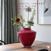 Kagera Mauve | Cherry | Cerise  - Vase The World - Shop bij Y&M  Deze unieke Pastel Vaas van het unieke merk Vase The World  is een mooi, luxe & exclusief item in elk interieur.