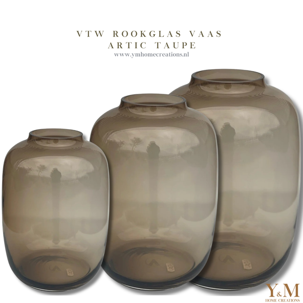 Vase The World Artic Taupe Rookglas Vazen - Koop het bij Y&M Home Creations – Eric Kuster – Hotel Chique stijl –  Botanische inrichting - Luxe Wonen - Stoer wonen - Vintage wonen Trendy - Luxe  – Smokey glas