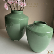 Tugela Pastel Vaas Green | Groen - Vase The World - Shop bij Y&M  Deze unieke Pastel Vaas van het unieke merk Vase The World  is een mooi, luxe & exclusief item in elk interieur.