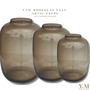 Vase The World Artic Taupe Rookglas Vazen - Koop het bij Y&M Home Creations – Eric Kuster – Hotel Chique stijl –  Botanische inrichting - Luxe Wonen - Stoer wonen - Vintage wonen Trendy - Luxe  – Smokey glas