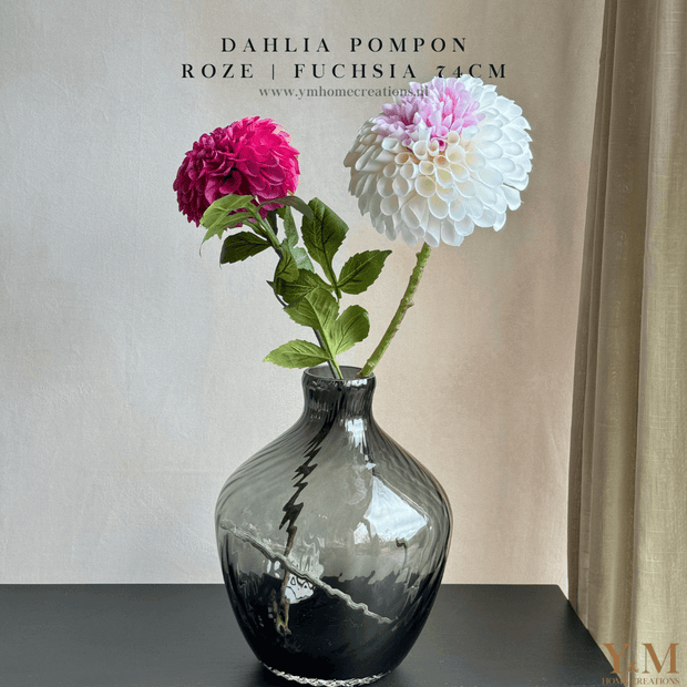Hoog kwaliteit kunst Zijden Dahlia Pompon 74cm Roze Fuchsia. Maak jouw vaas compleet met deze mooie, bijna niet van echt te onderscheiden Dahlia  Zijden | Kunst bloemen. Shop bij Y&M Home Creations